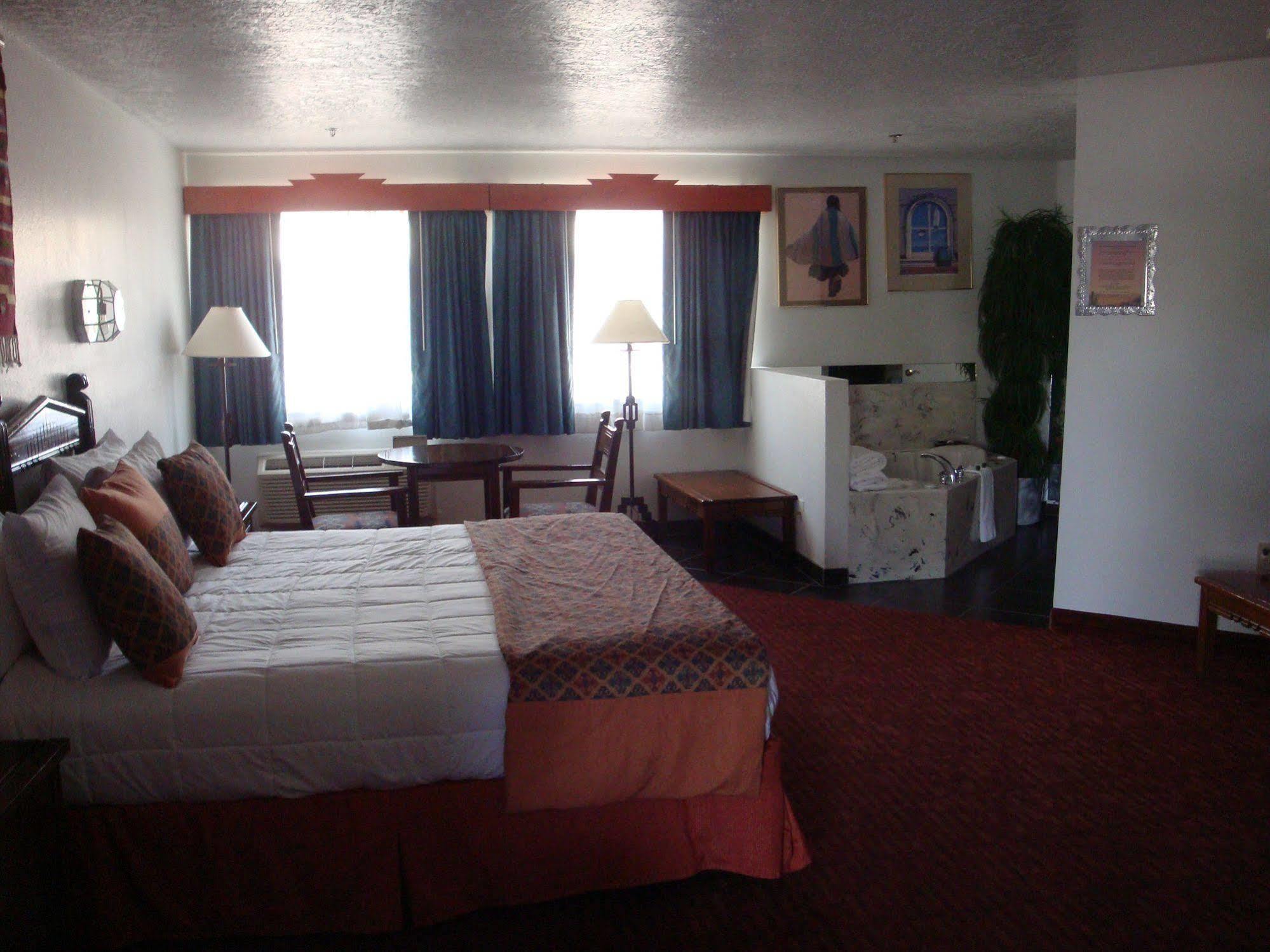 Sandia Peak Inn Old Town Abq, A Howard Johnson By Wyndham Альбукерке Екстер'єр фото